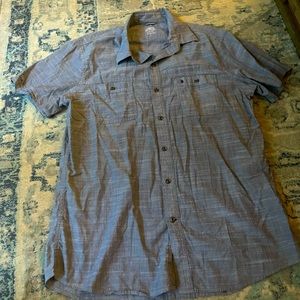 IZOD SALTWATER MENS BUTTON DOWN SHIRT